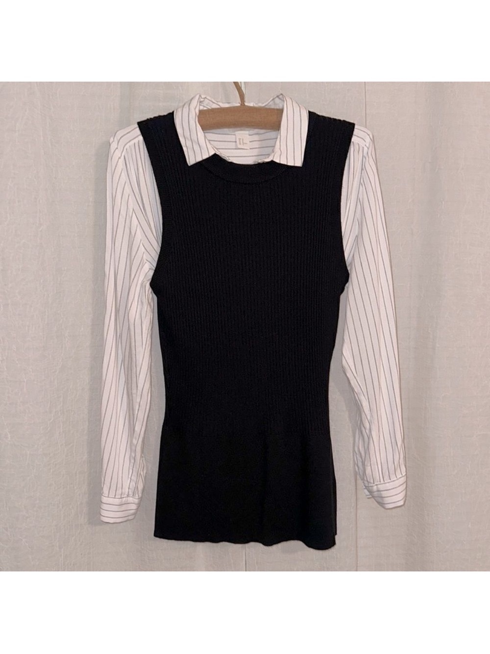 Preview L Black Knit Ribbed Sleeveless Crewneck Sweater Vest with Peplum Hem